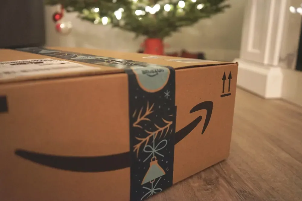Caja de devoluciones abierta, foto de Cristina B.